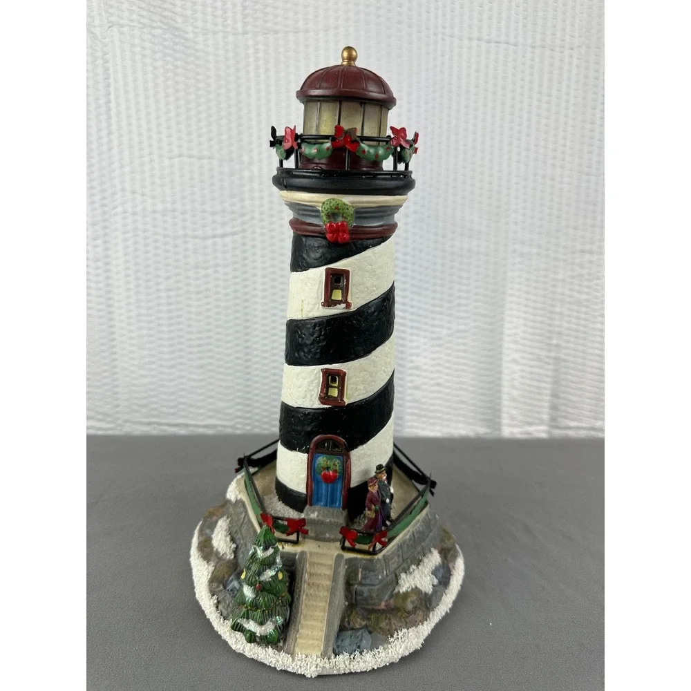 St. Nicholas Square Black & White‎ Lighthouse 2005 Christmas Village